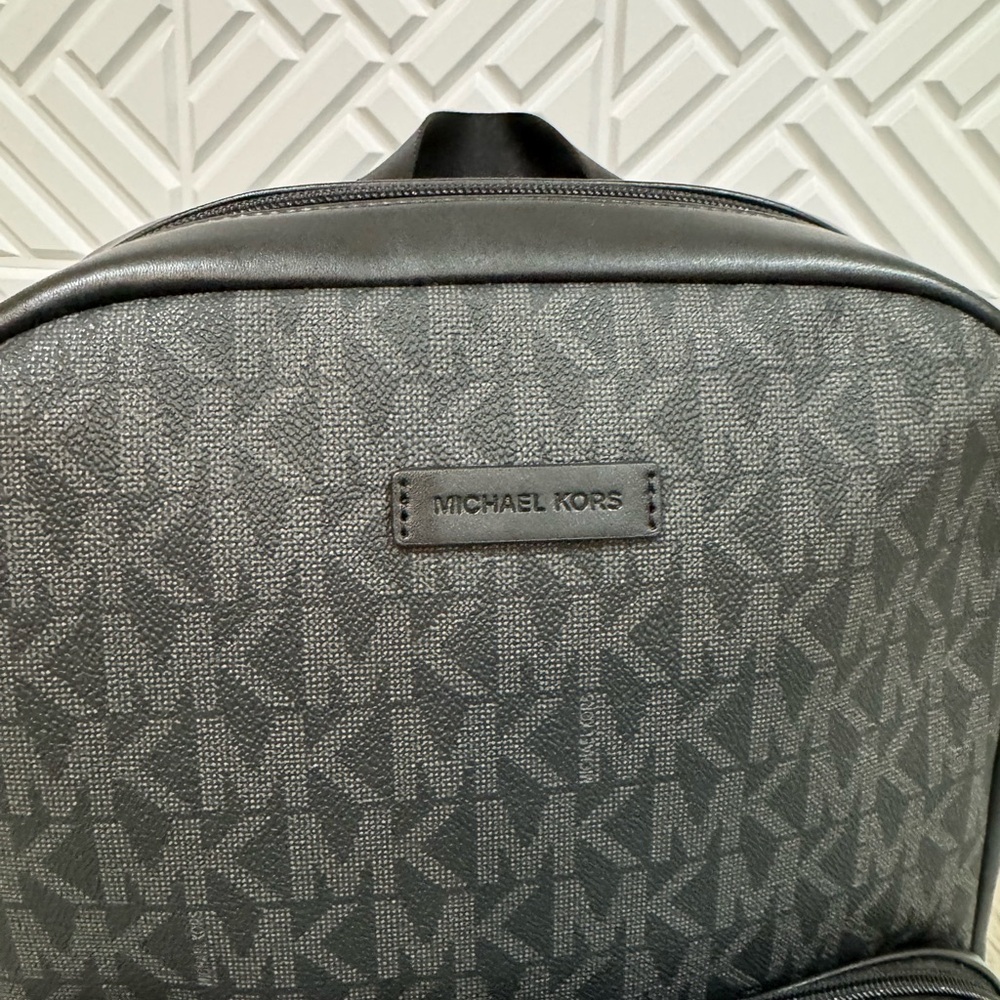 Michael Kors Signature EVERETT BLACK FRONT POCKET LARGE BACKPACK BAG UNISEX NEW - Picture 11 of 11